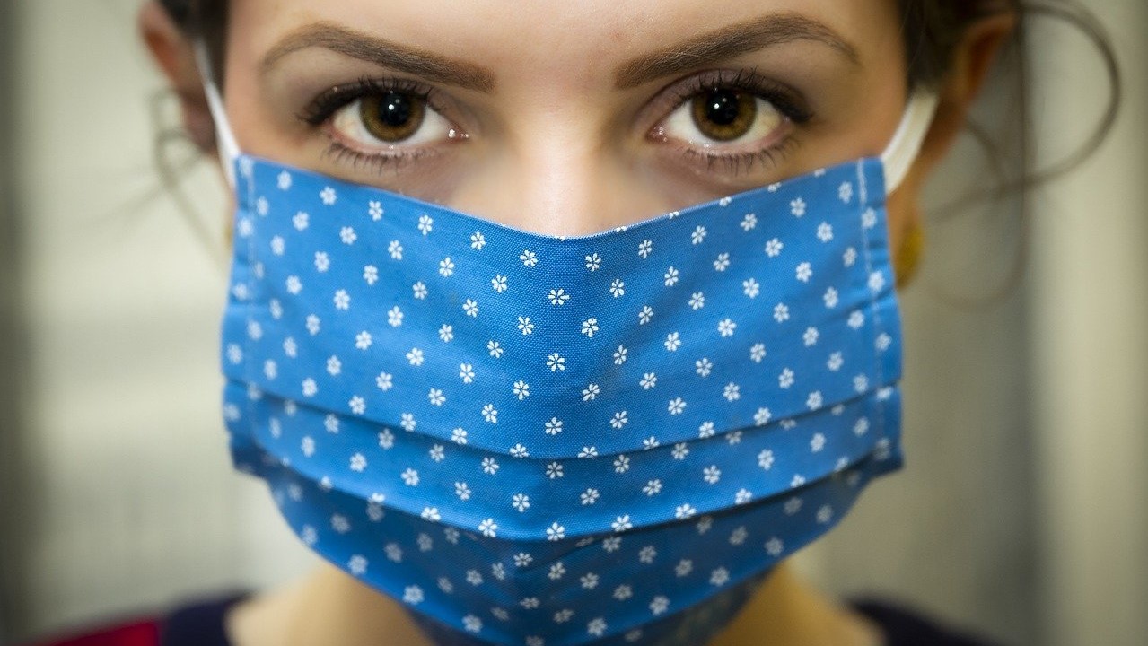 Stirbt die Liebe auf den ersten Blick hinter der Corona-Gesichtsmaske?